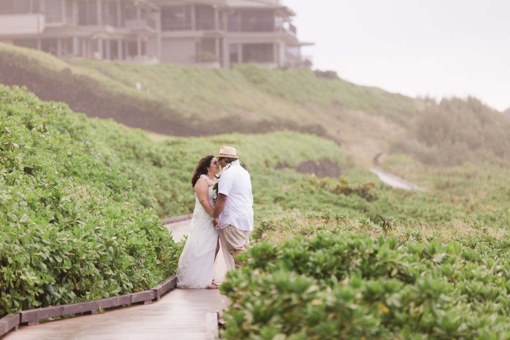 Kristin-La-Voie-Photography-Hawaii-Maui-Destination-Wedding-Photographer-Merriman's-Restaurant-Ironwoods-395