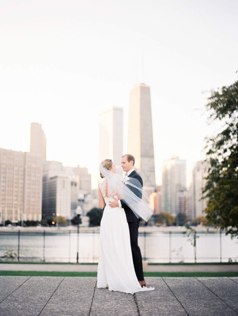 kristin-la-voie-photography-bridgeport-art-center-wedding-chicago-wedding-photographer-119