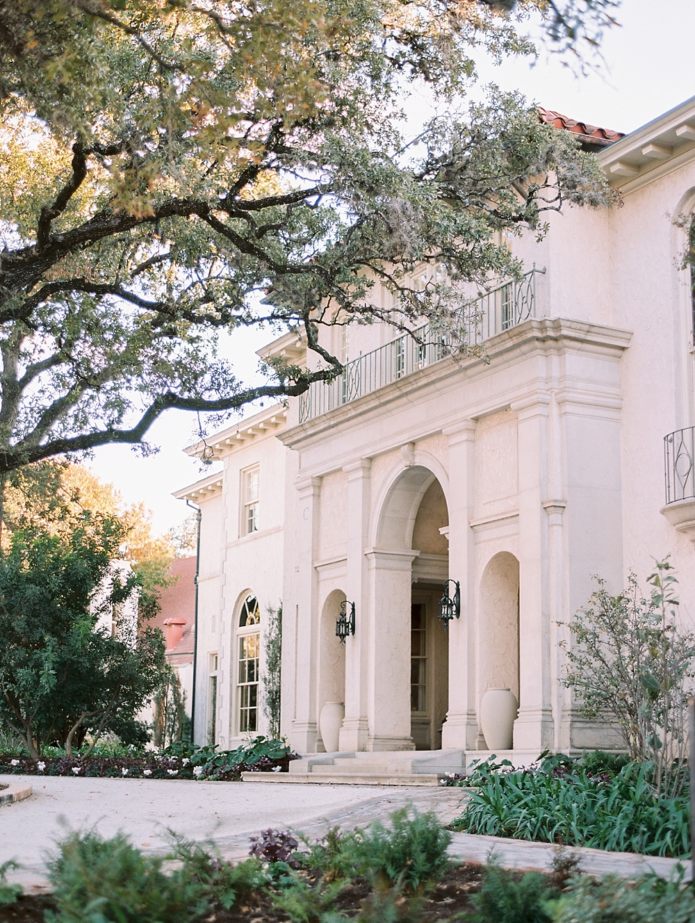 kristin-la-voie-photography-Austin-Wedding-Photographer-laguna-gloria-commodore-perry-estate-engagement-130