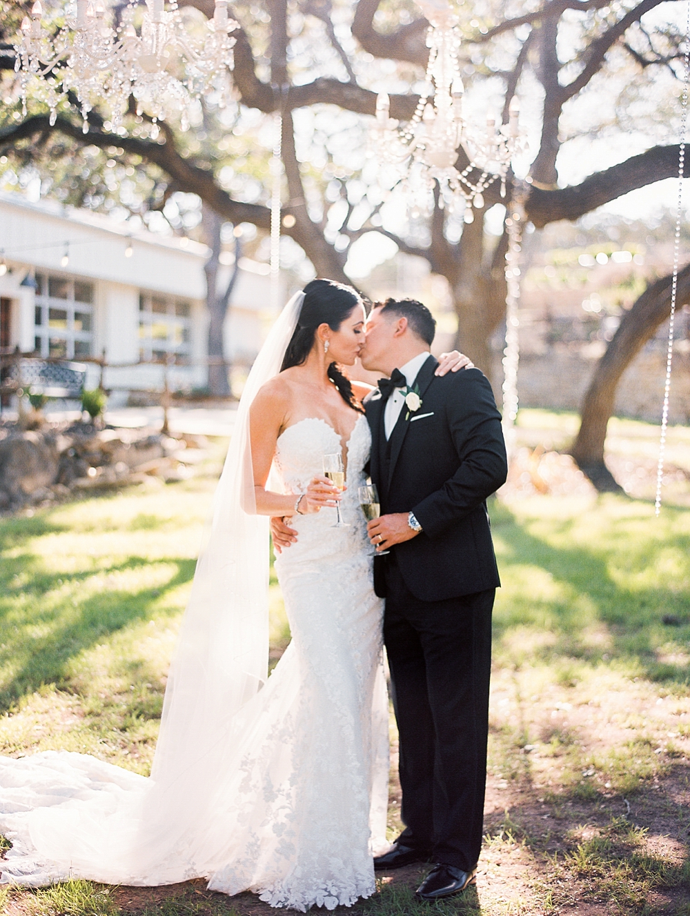 Kristin-La-Voie-Photography-ivory-oak-wedding-Austin-Texas-1