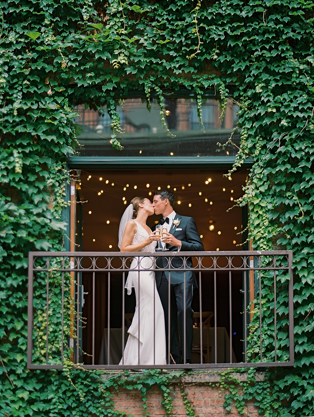 kristin-la-voie-photography-ivy-room-chicago-wedding-photographer-110