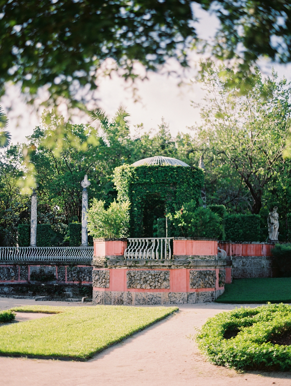 kristin-la-voie-photography-Fine-Art-Miami-Maternity-Photographer-Vizcaya-Museum-gardens-florida-lifestyle-10